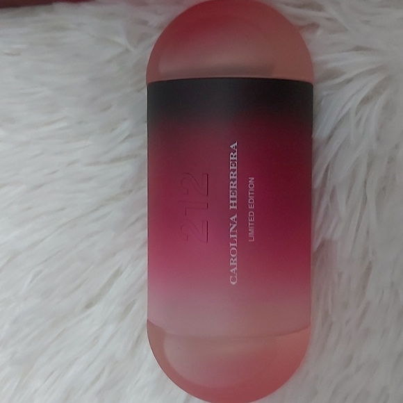 212 perfume - Picture 2 of 3